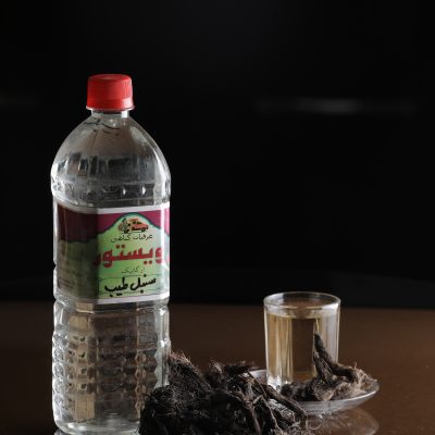 بطری عرق سنبل‌الطیب طبیعی با خاصیت خواب‌آور و آرام‌بخش اعصاب